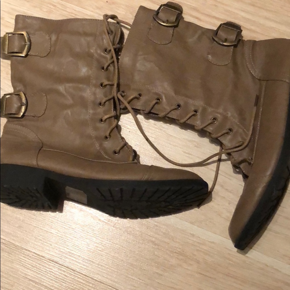 Combat boots